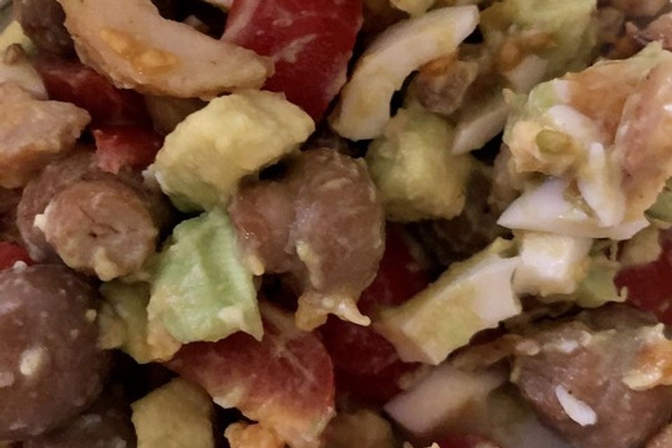 Schneller, einfacher, warmer Salat mit Hähnchen