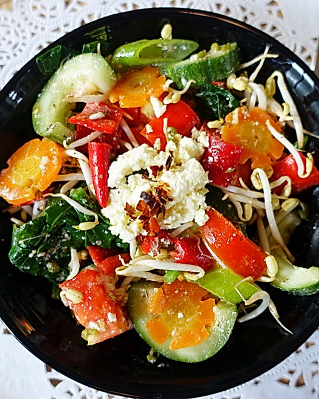 Gemischter Salat mit Feta-Dressing Santorin