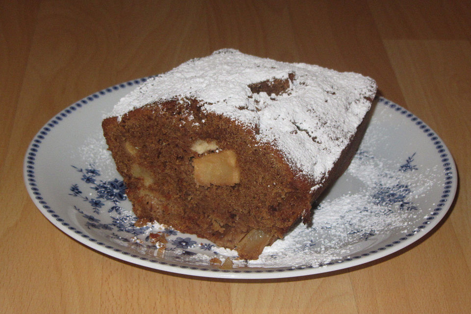 Schokoladenkuchen mit Äpfeln und Marzipan