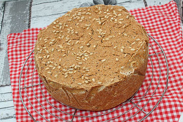 Vollkorn-Sauerteig-Brot mit Pistazien
