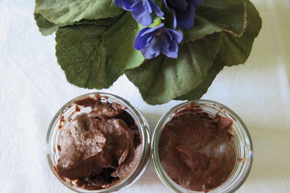 Vegane Mousse au Chocolat aus weißen Bohnen