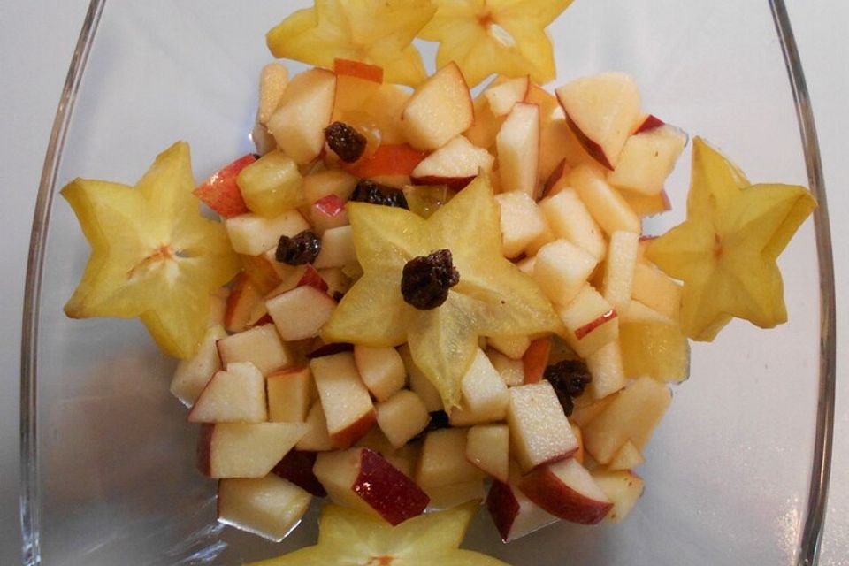 Apfel-Rosinen-Tatar mit Karambole