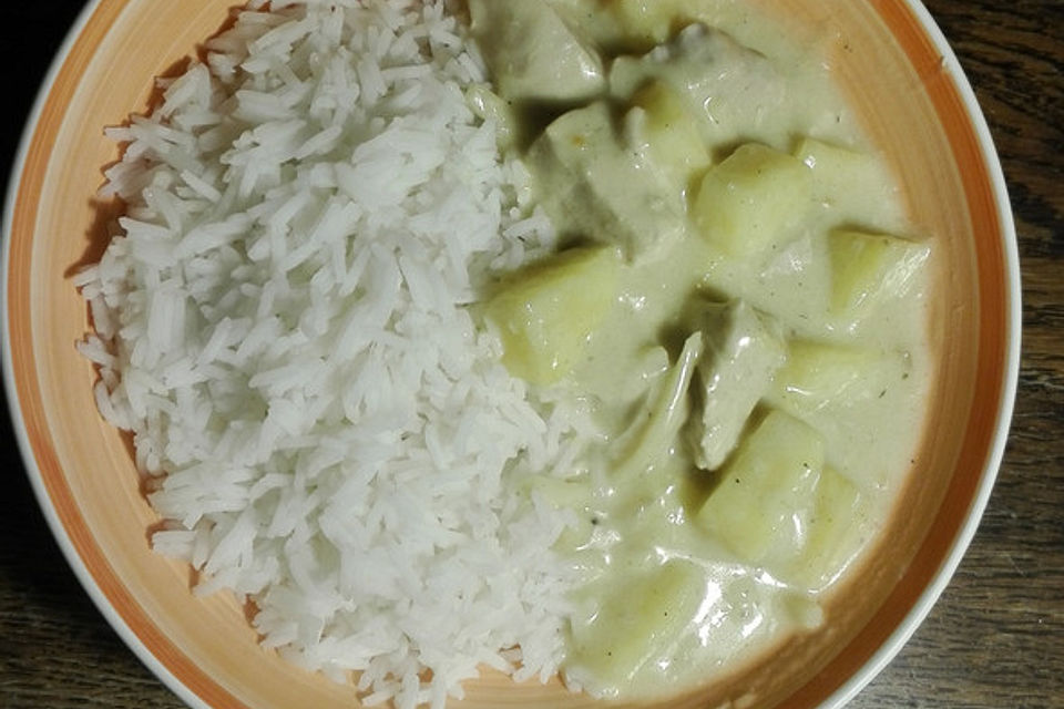 Hähnchenpfanne mit Curry, Ananas und Kokosmilch