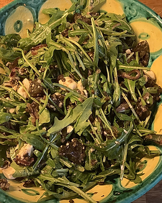 Belugalinsen-Rucola-Salat mit gebackener Roter Bete und Feta