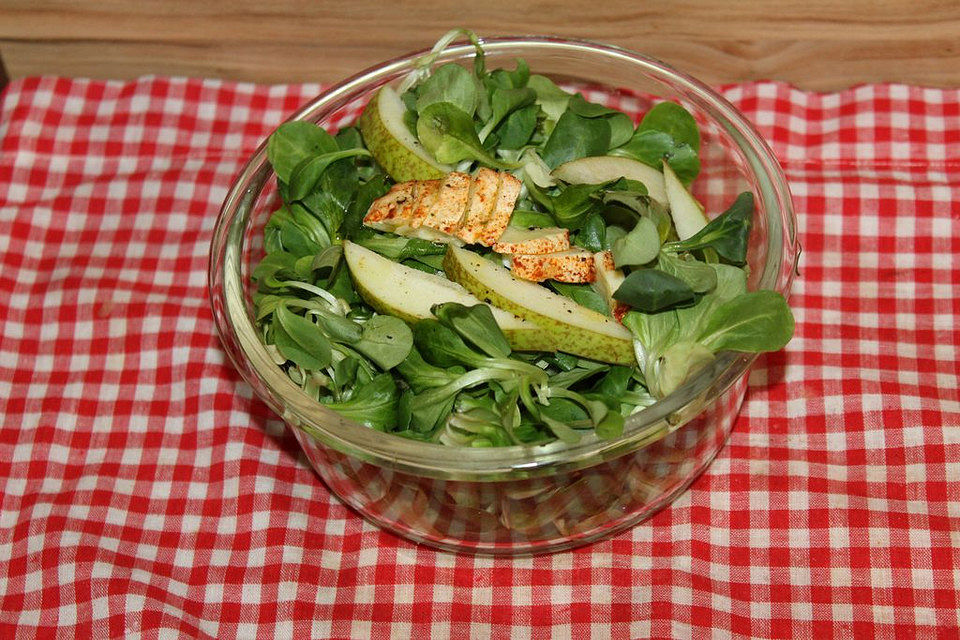 Feldsalat mt Birne und Blauschimmelkäse