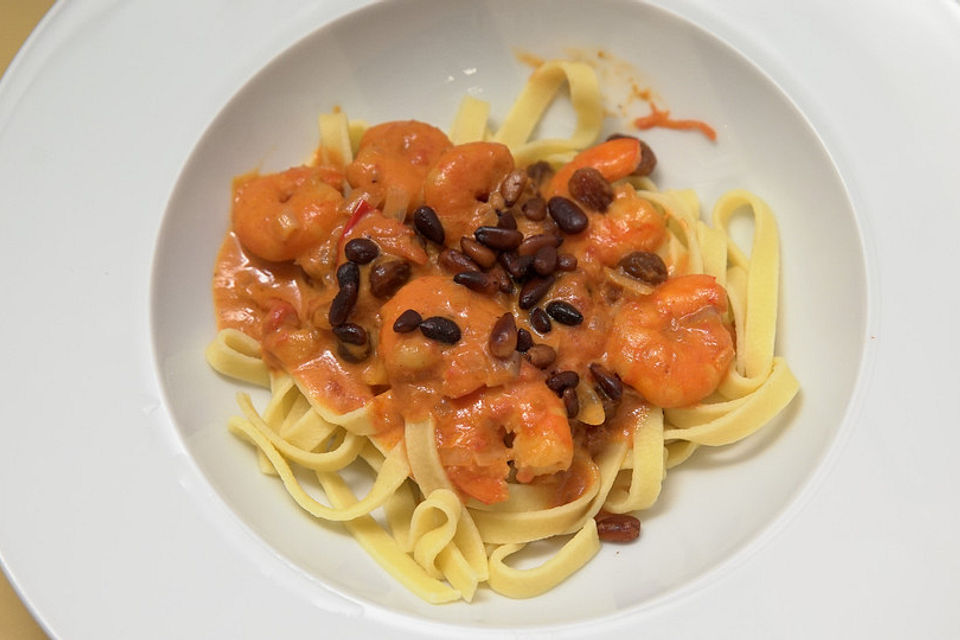 Hausgemachte Tagliatelle à la Lenny mit Scampi