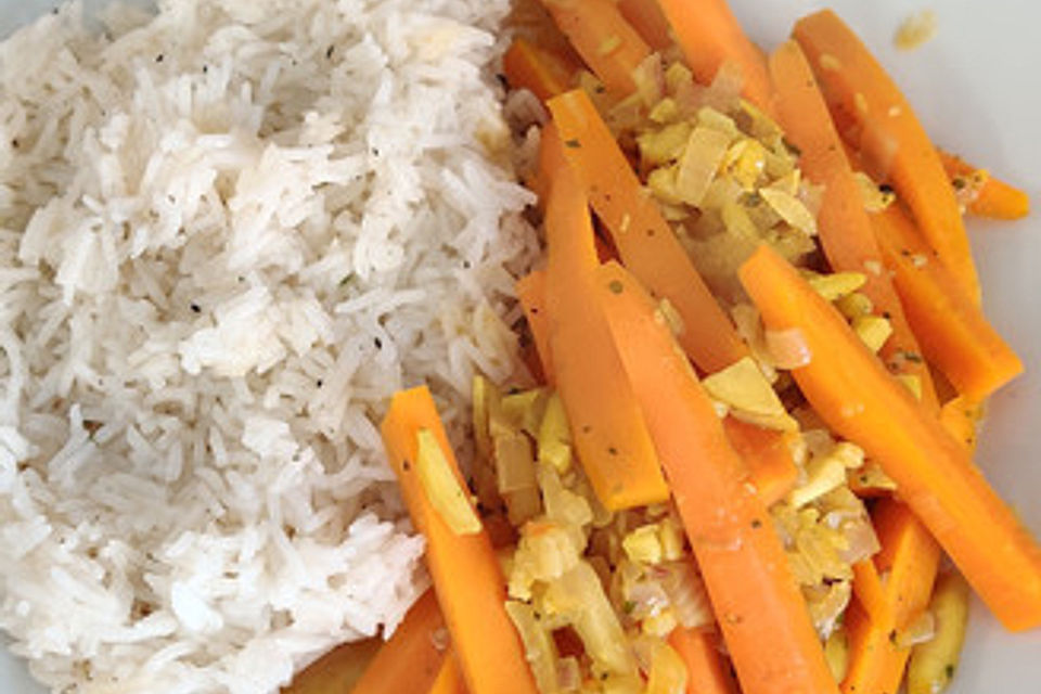 Möhren-Curry mit Mandeln, Sesam und Petersilie