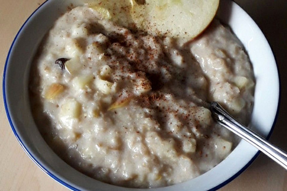 Haferbrei bzw. Porridge mit Apfel