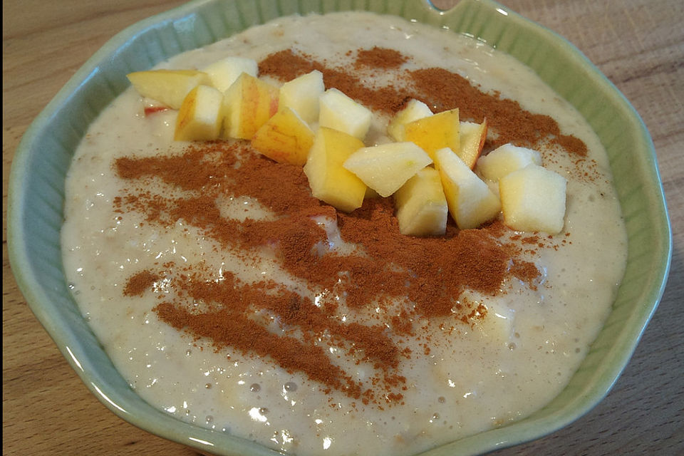 Haferbrei bzw. Porridge mit Apfel