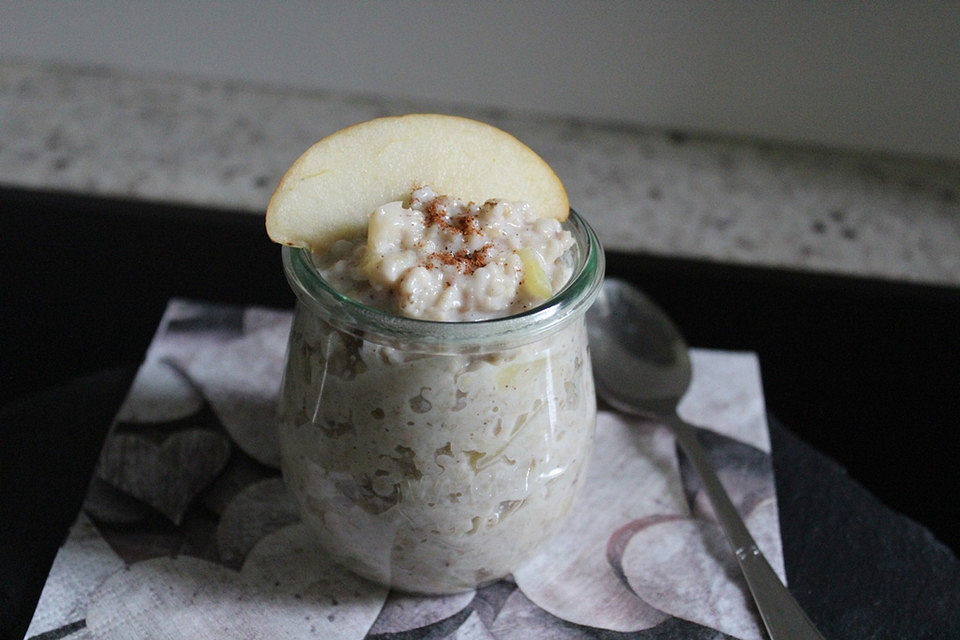 Haferbrei bzw. Porridge mit Apfel