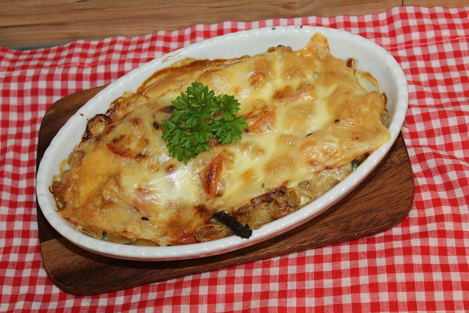 Überbackene Penne mit getrockneten Tomaten