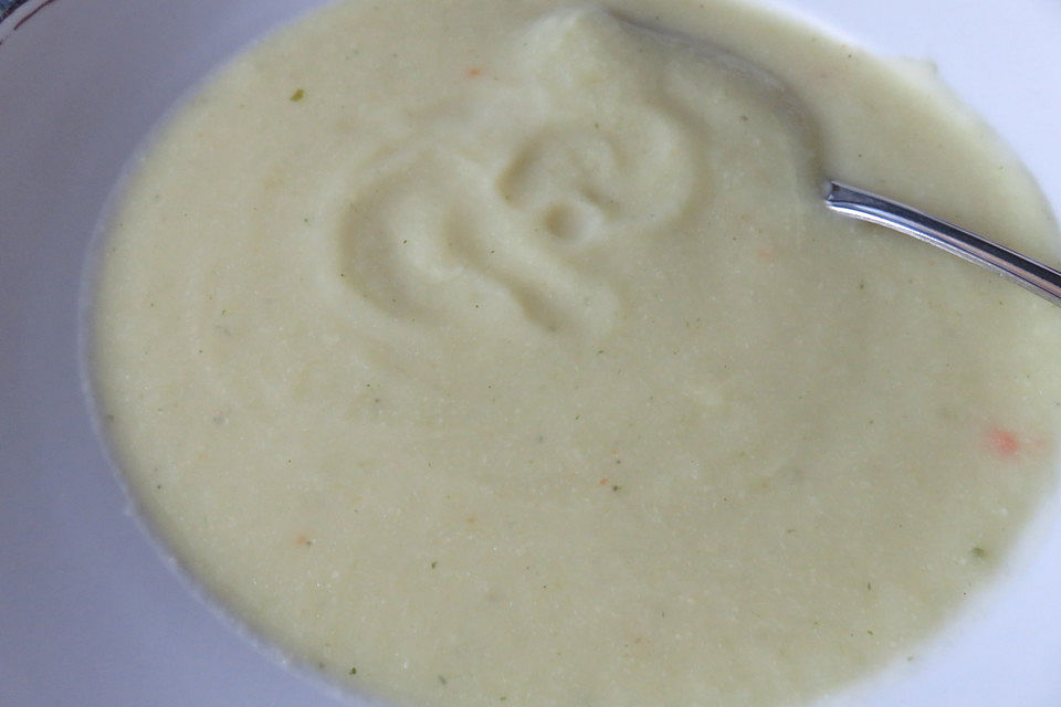 "Käsige" Blumenkohlsuppe