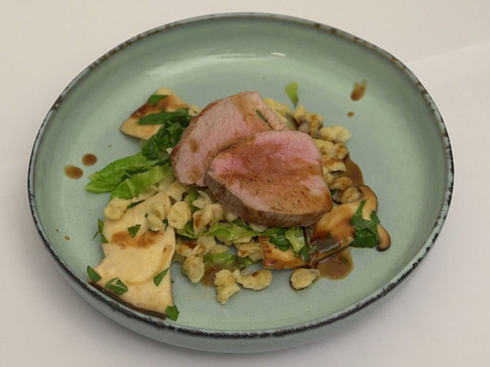 QSFP Milchkalbssemerrolle mit Kräuterseitlingen und Wirsing-Knöpfle von ...