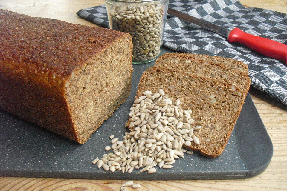 Vollkornbrot ohne Kneten mit Schrot und Buttermilch