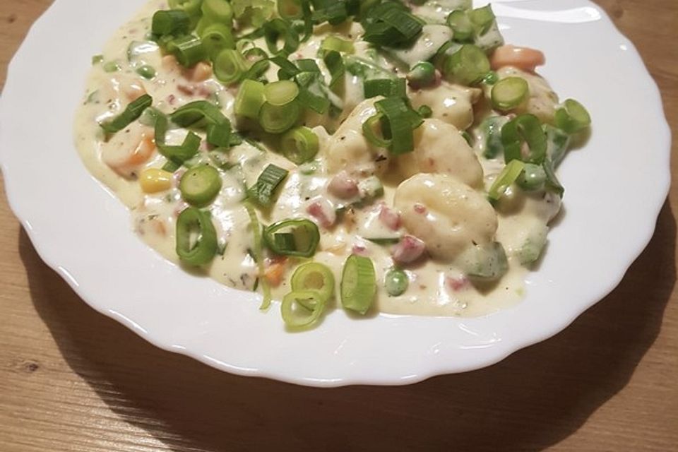 Gnocchi mit Gemüse und Sahnesauce