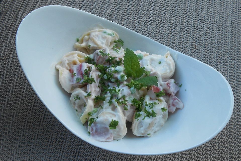 Tortellinisalat mit Schinken und Paprika