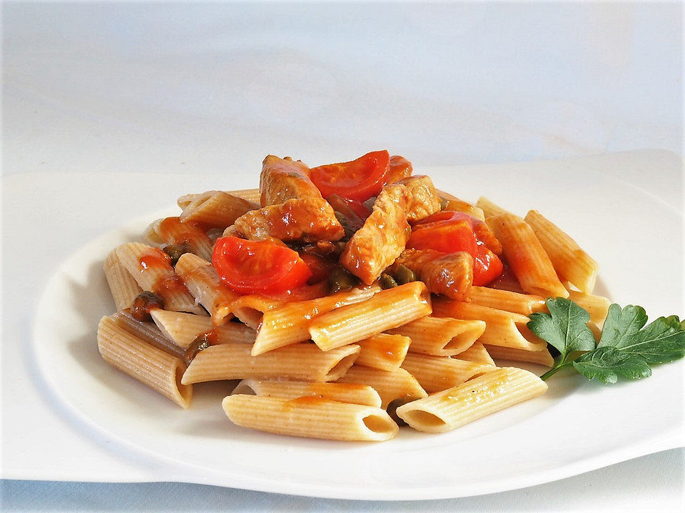 Penne mit Tomaten-Kapernsauce von trekneb| Chefkoch