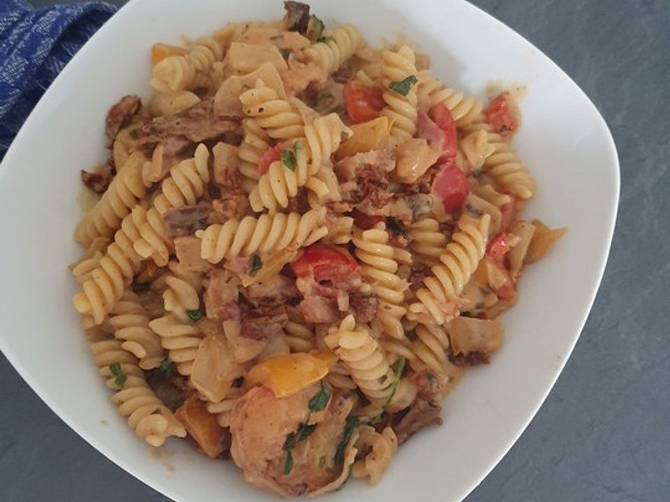 Nudeltopf - herzhaft, mit Gemüse, Scampi und Bacon von Proper65| Chefkoch