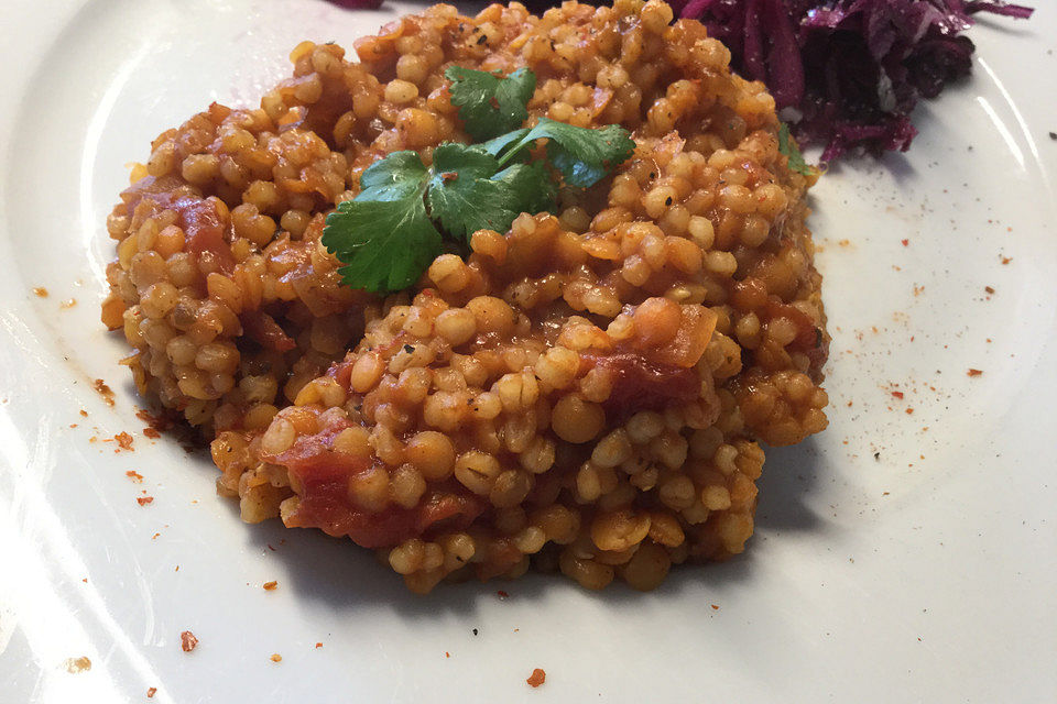 Graupen mit Linsen in Tomatensauce