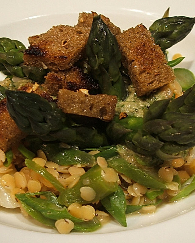 Linsen-Spargel-Salat mit ungewöhnlichem Dressing