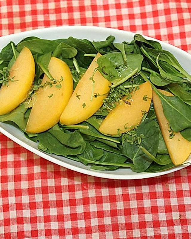Spinat-goldene-Pflaume-Salat mit Orangendressing
