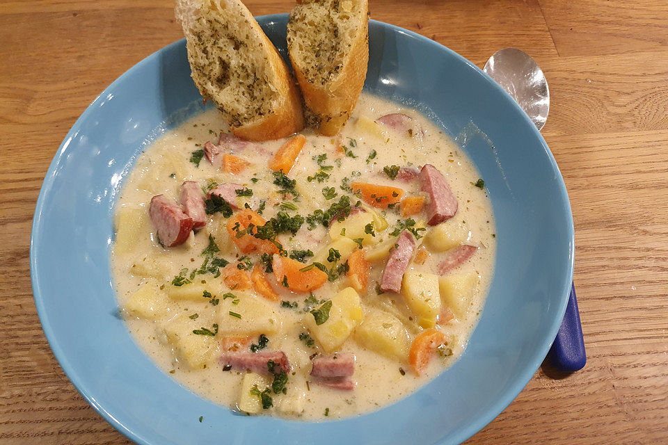 Kartoffeleintopf - Kartoffelsuppe mit Cabanossi, Lauch und Möhren