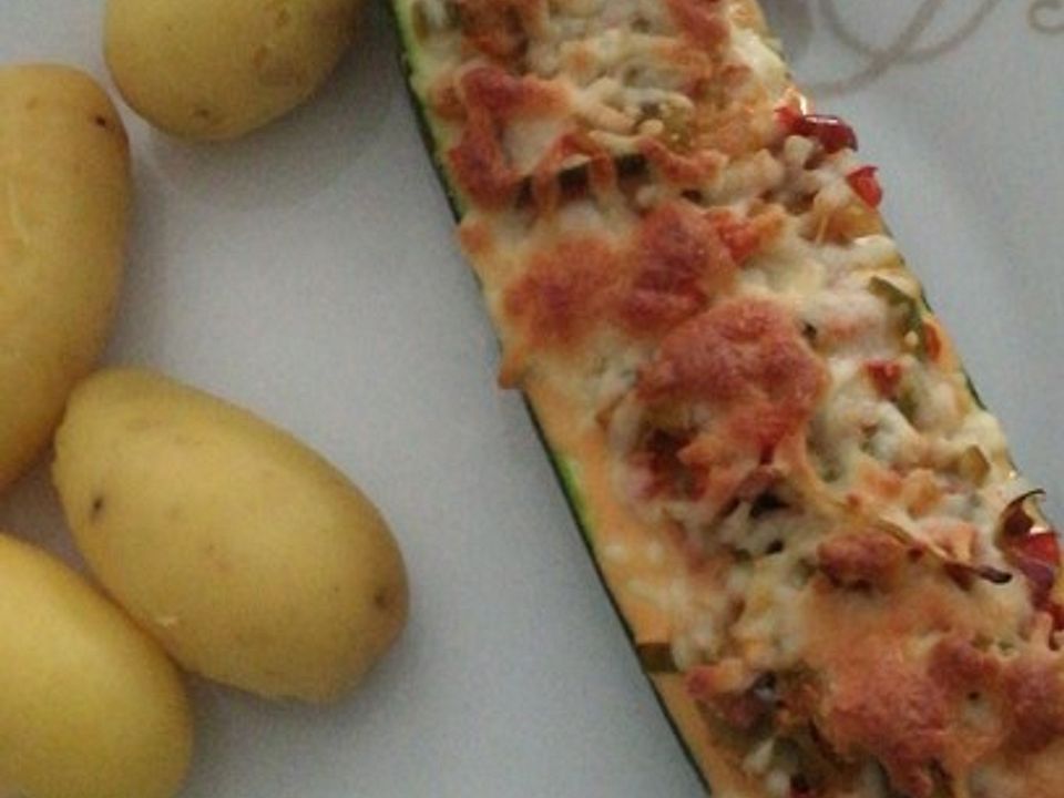 Vegetarisch gefüllte Zucchini von DianaAddy | Chefkoch