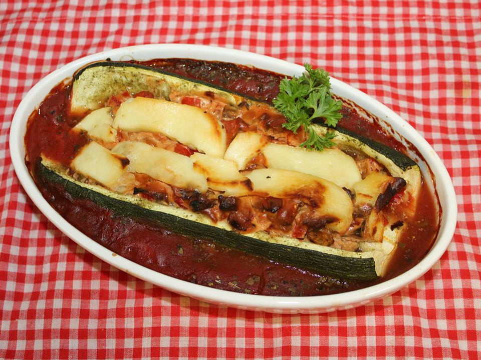 Vegetarisch gefüllte Zucchini von DianaAddy| Chefkoch