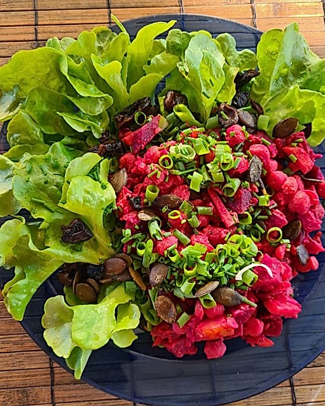 Rote Bete-Kichererbsen-Salat mit Tahin-Dressing