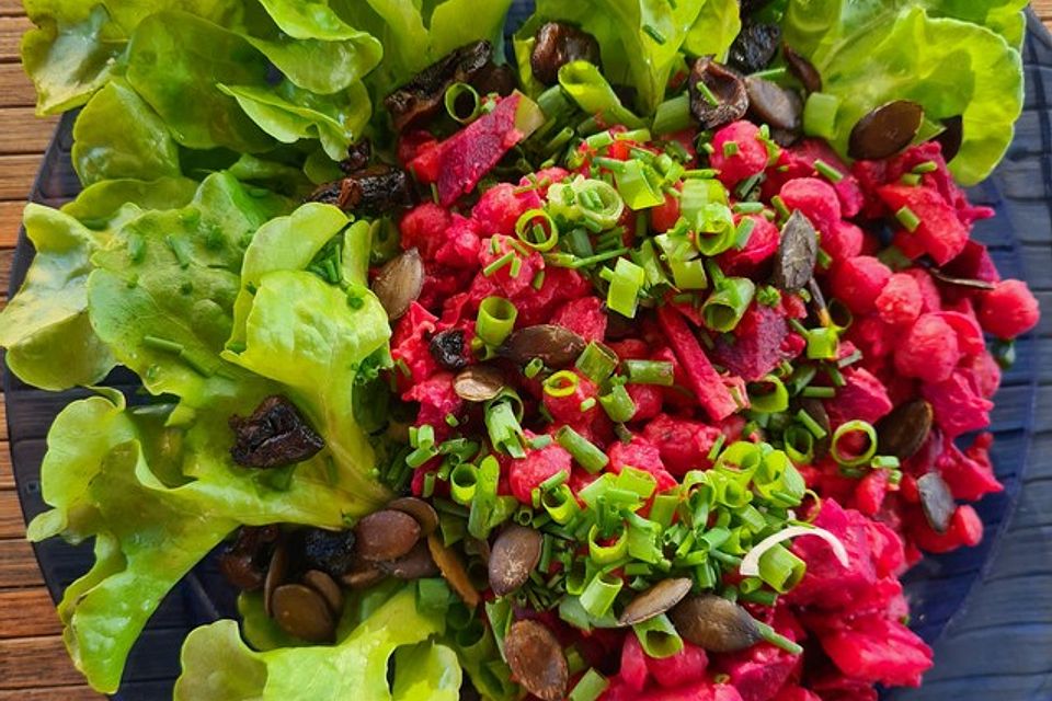 Rote Bete-Kichererbsen-Salat mit Tahin-Dressing