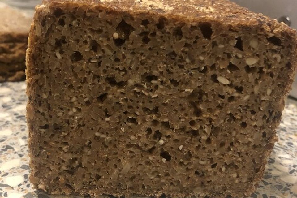 Großefehnjer Schwarzbrot - traditionell ostfriesisch Großefehnjer Schwarzbrot - traditionell ostfriesisch