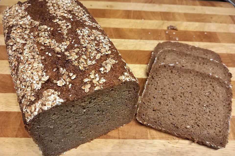 Großefehnjer Schwarzbrot - traditionell ostfriesisch Großefehnjer Schwarzbrot - traditionell ostfriesisch