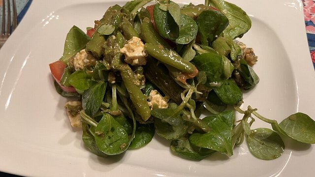 Bunter grüner Spargelsalat mit Tomaten und Feta - einfacher Partysalat ...