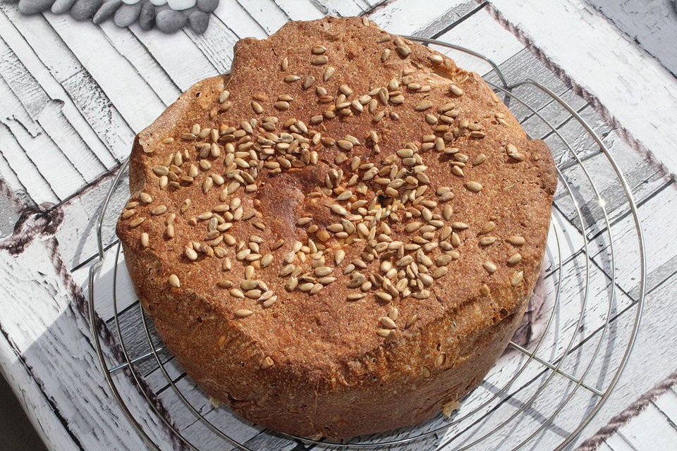 Emmer-Dinkel-Vollkornbrot mit Sauerteig, Sonnenblumenkerne, Goldleinsamen und Haferflocken