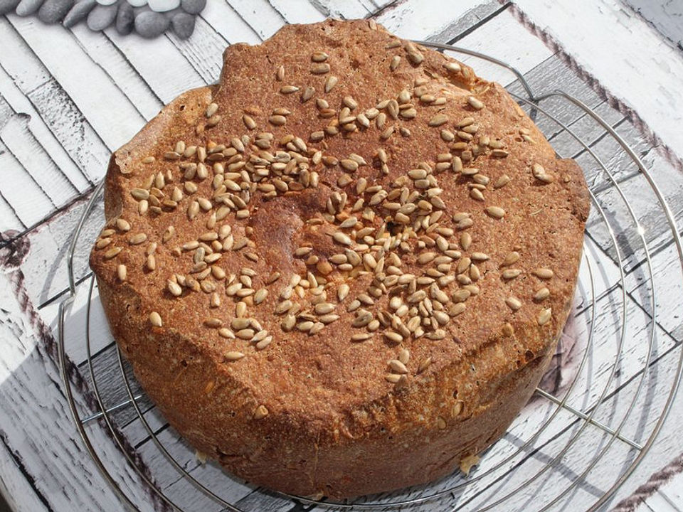 Emmer-Dinkel-Vollkornbrot mit Sauerteig, Sonnenblumenkerne ...