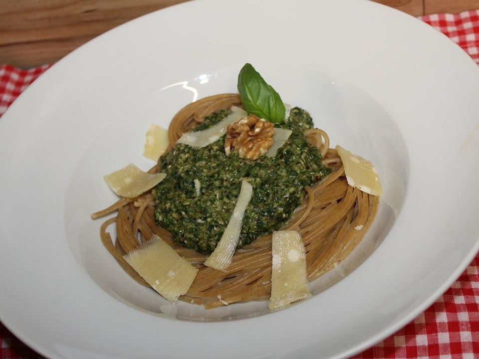 Walnuss-Pesto mit Basilikum von amreu| Chefkoch