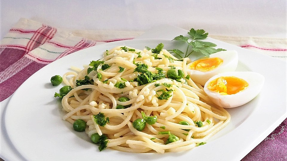 Spaghetti mit Erbsen und Ei von trekneb