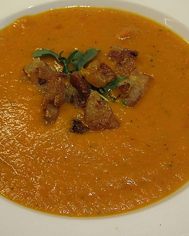 Paprika-Orangen-Suppe mit Knödelcroûtons