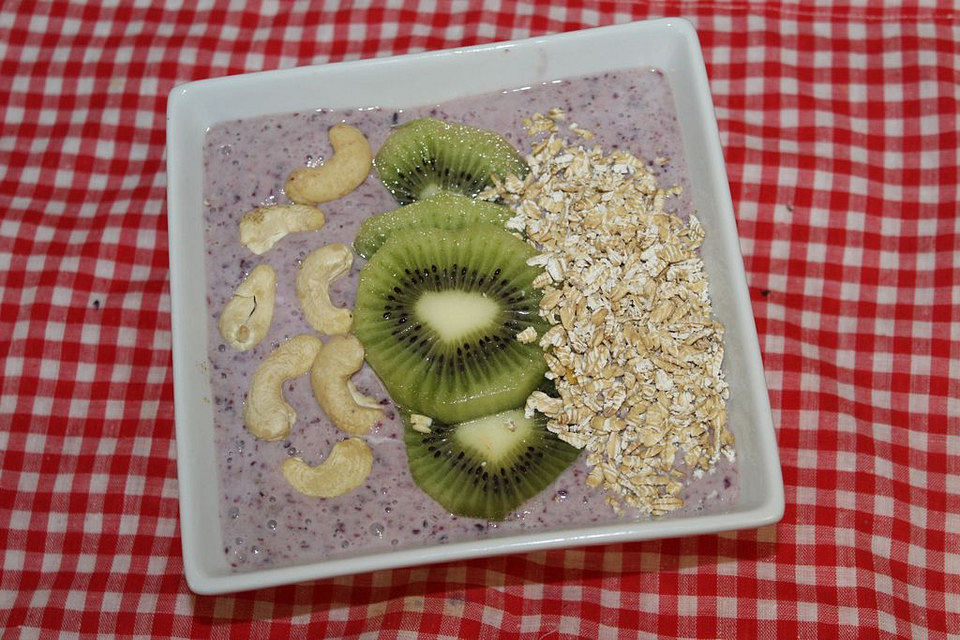 Heidelbeer-Kokos-Smoothie Bowl