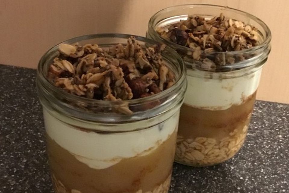 Apfel-Zimt Oat mit Zimtgranola