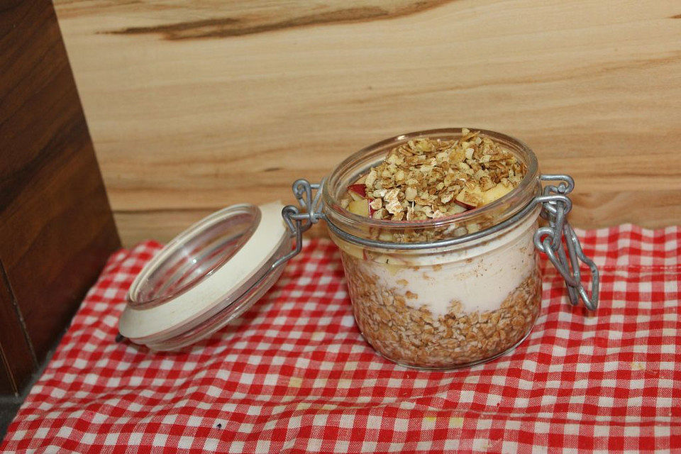 Apfel-Zimt Oat mit Zimtgranola