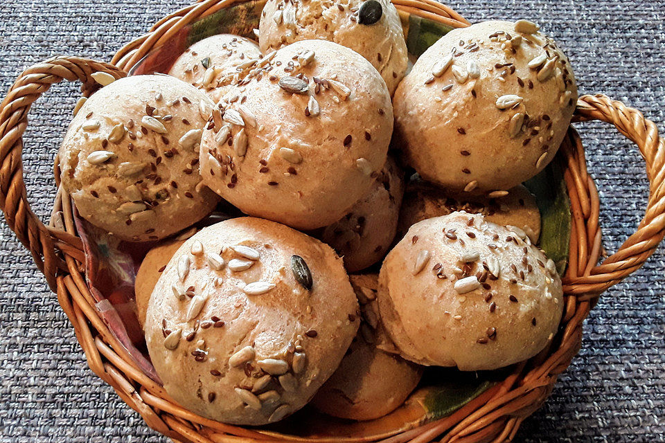 Vollkornbrötchen Vollkornbrötchen