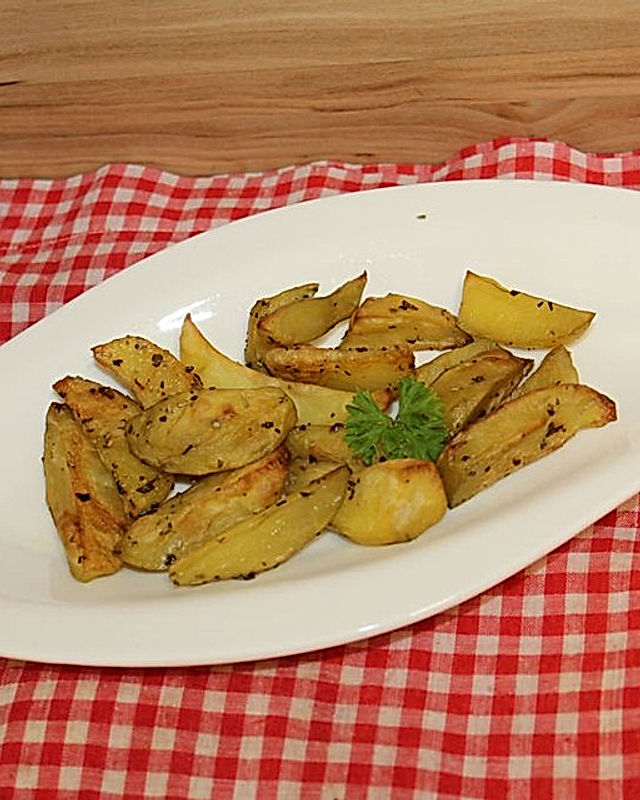 Kartoffelecken mit Kräutern und Öl