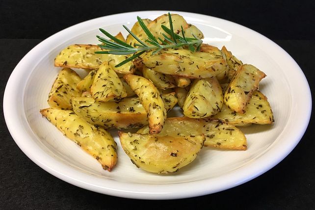 Kartoffelecken mit Kräutern und Öl von eisbobby| Chefkoch