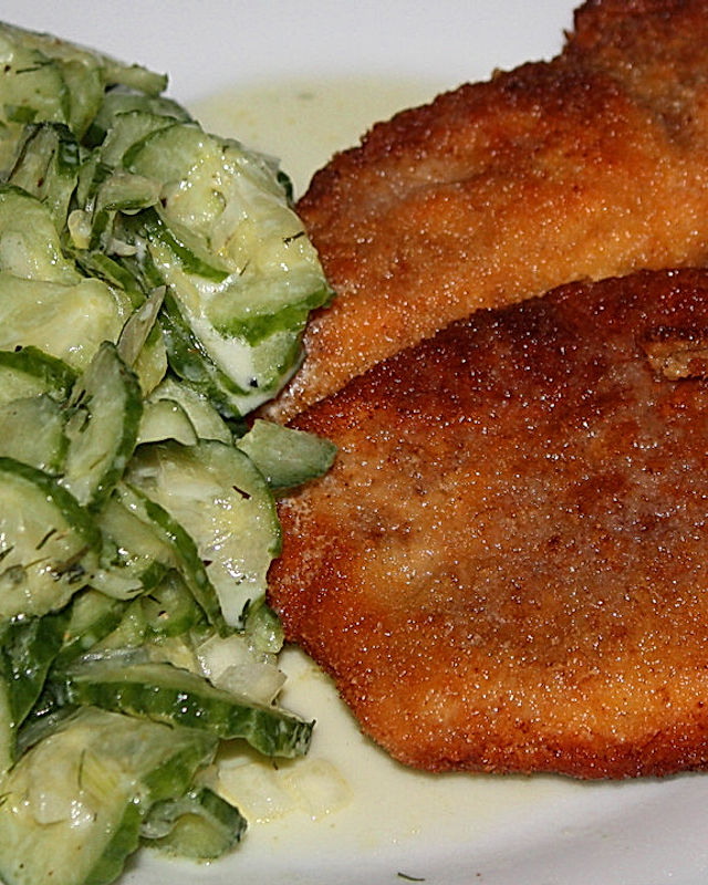 Knusper-Schnitzel mit Gurkensalat