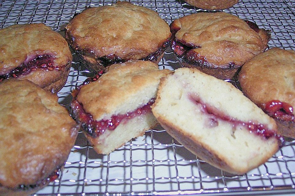 Gefüllte Marmeladenmuffins