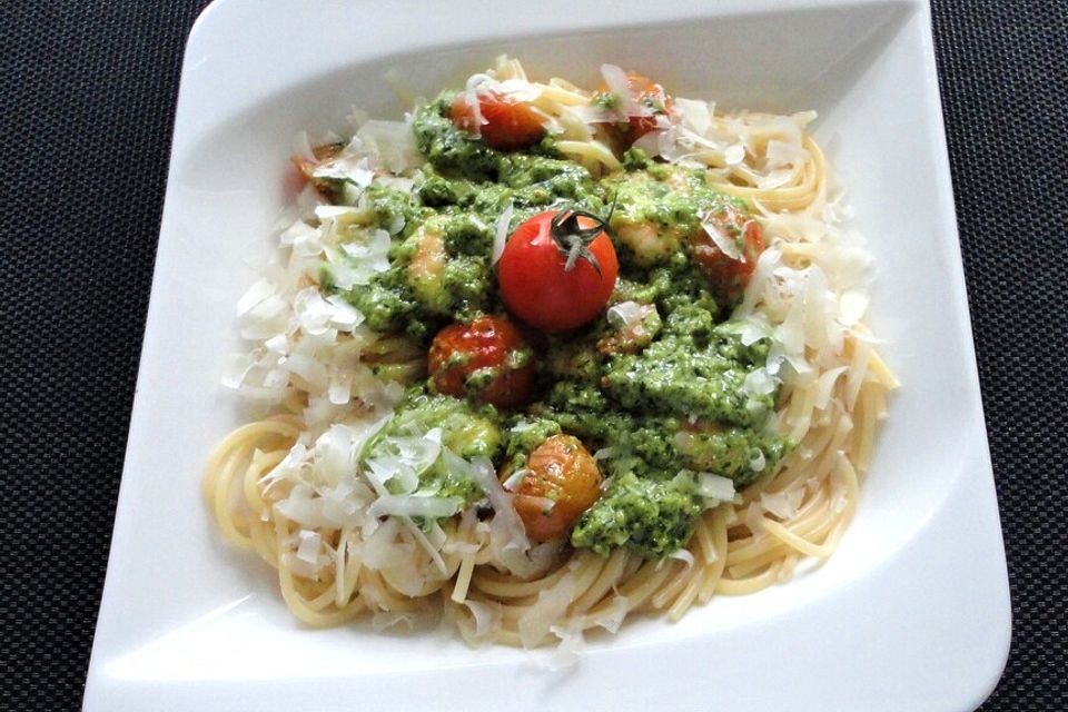 Spaghetti mit Bärlauchpesto und Garnelen