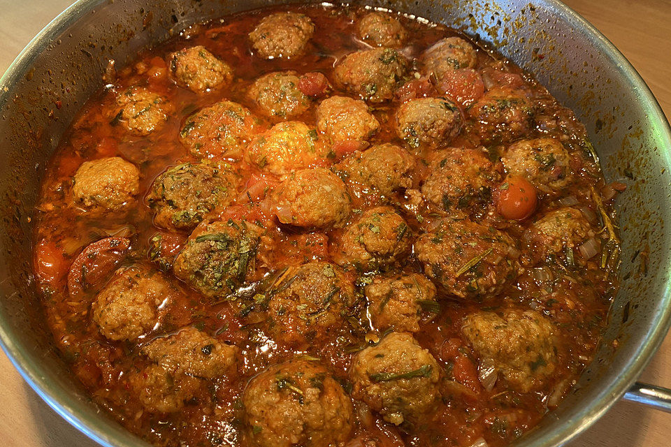 Tapas Albondigas - spanische Hackbällchen in fruchtiger Sauce