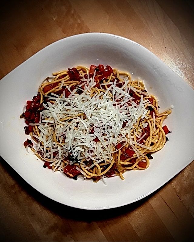Safran-Spaghetti mit Spitzpaprika