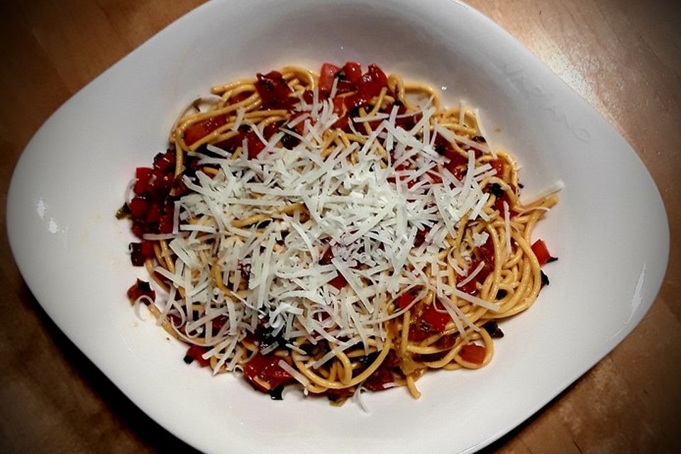 Safran-Spaghetti mit Spitzpaprika